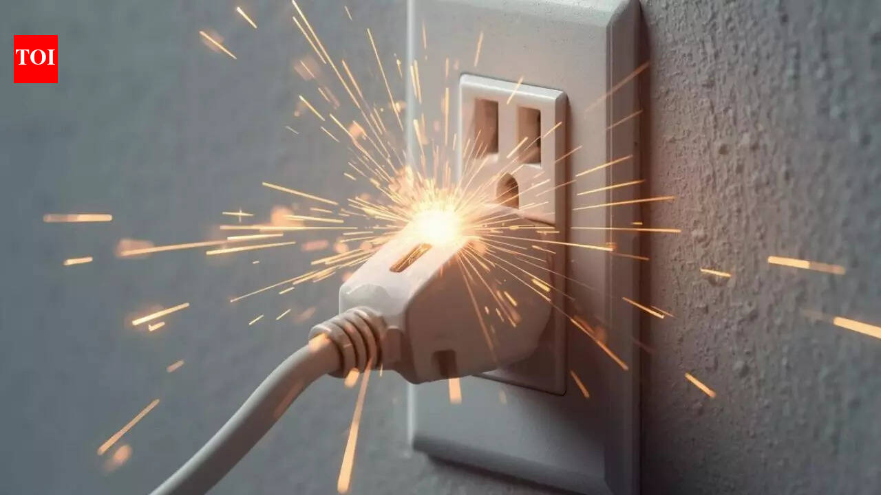 Why your power outlet spark when you plug something in and when it is dangerous |