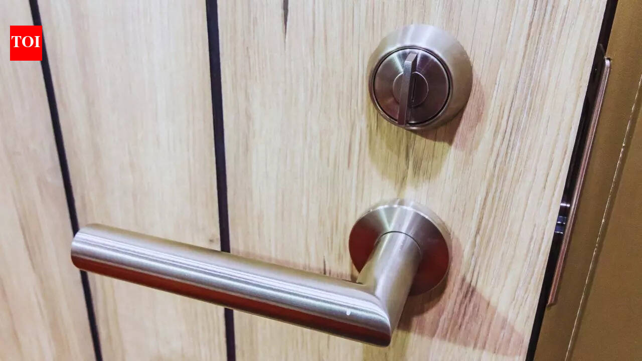 5 types of main door locks and which one is perfect for apartments